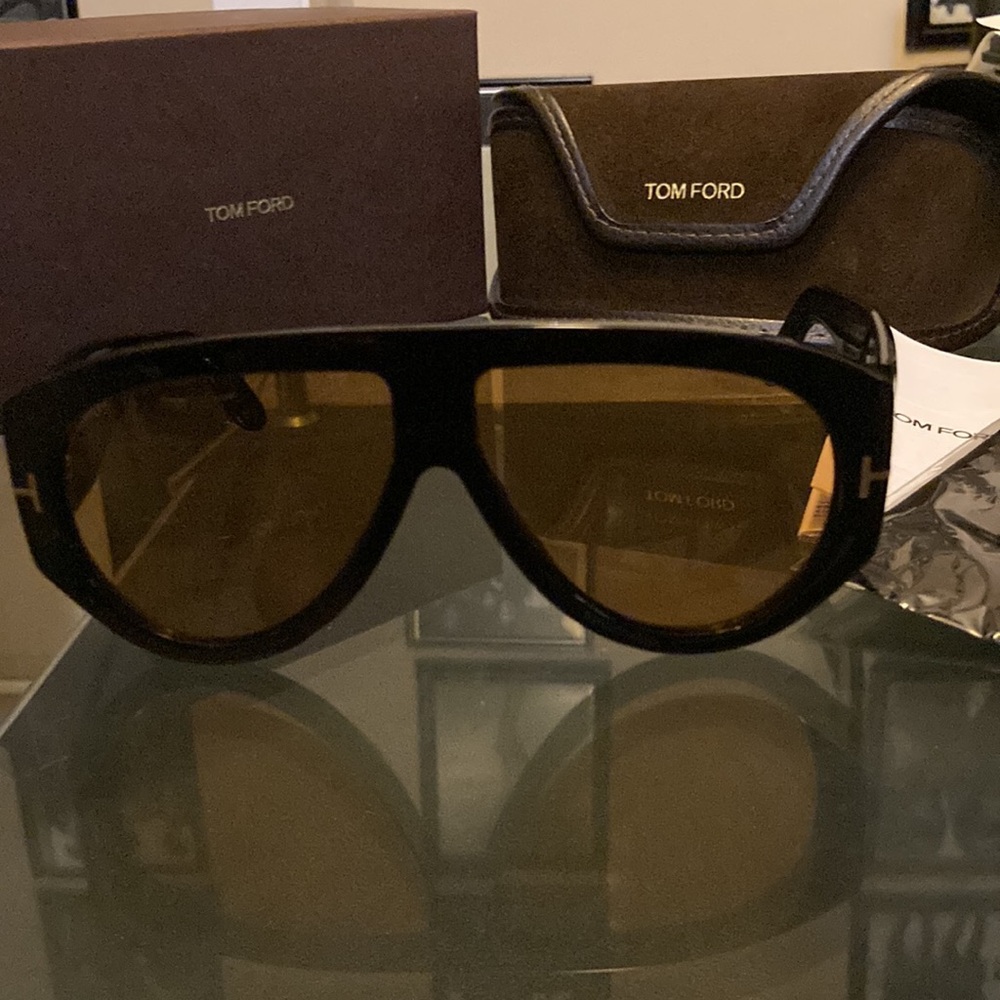 Brand new Tom Ford Bronson sunglasses black/yellow lens. - Picture 5 of 7